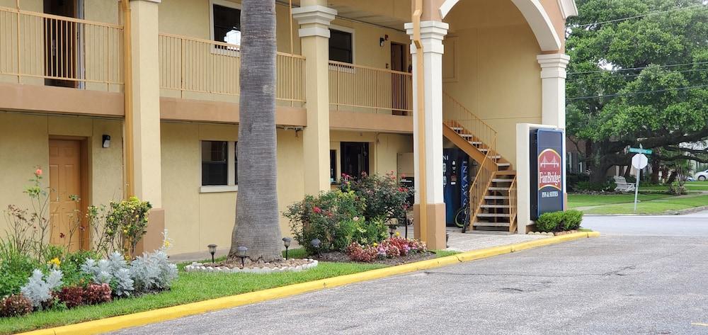 Rodeway Inn & Suites Houston Near Medical Center Екстериор снимка