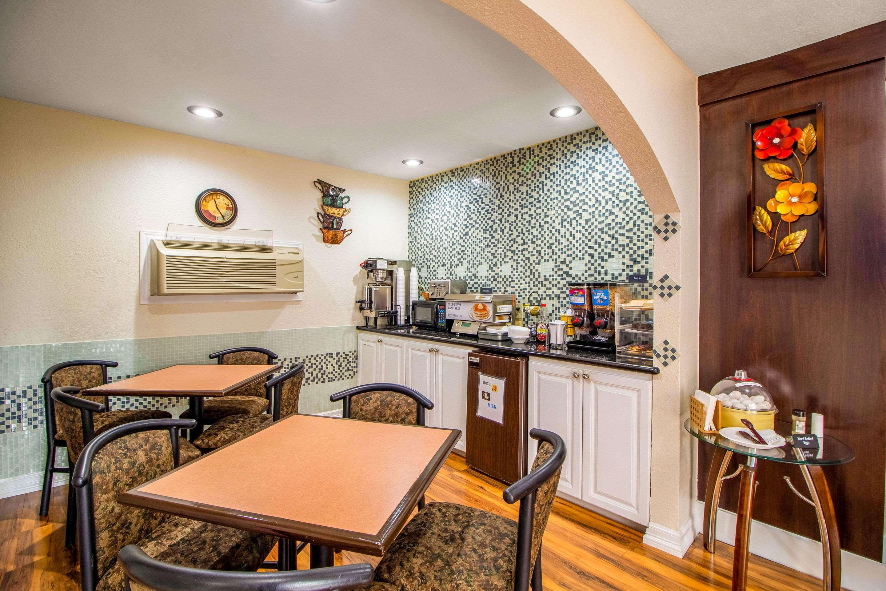 Rodeway Inn & Suites Houston Near Medical Center Екстериор снимка