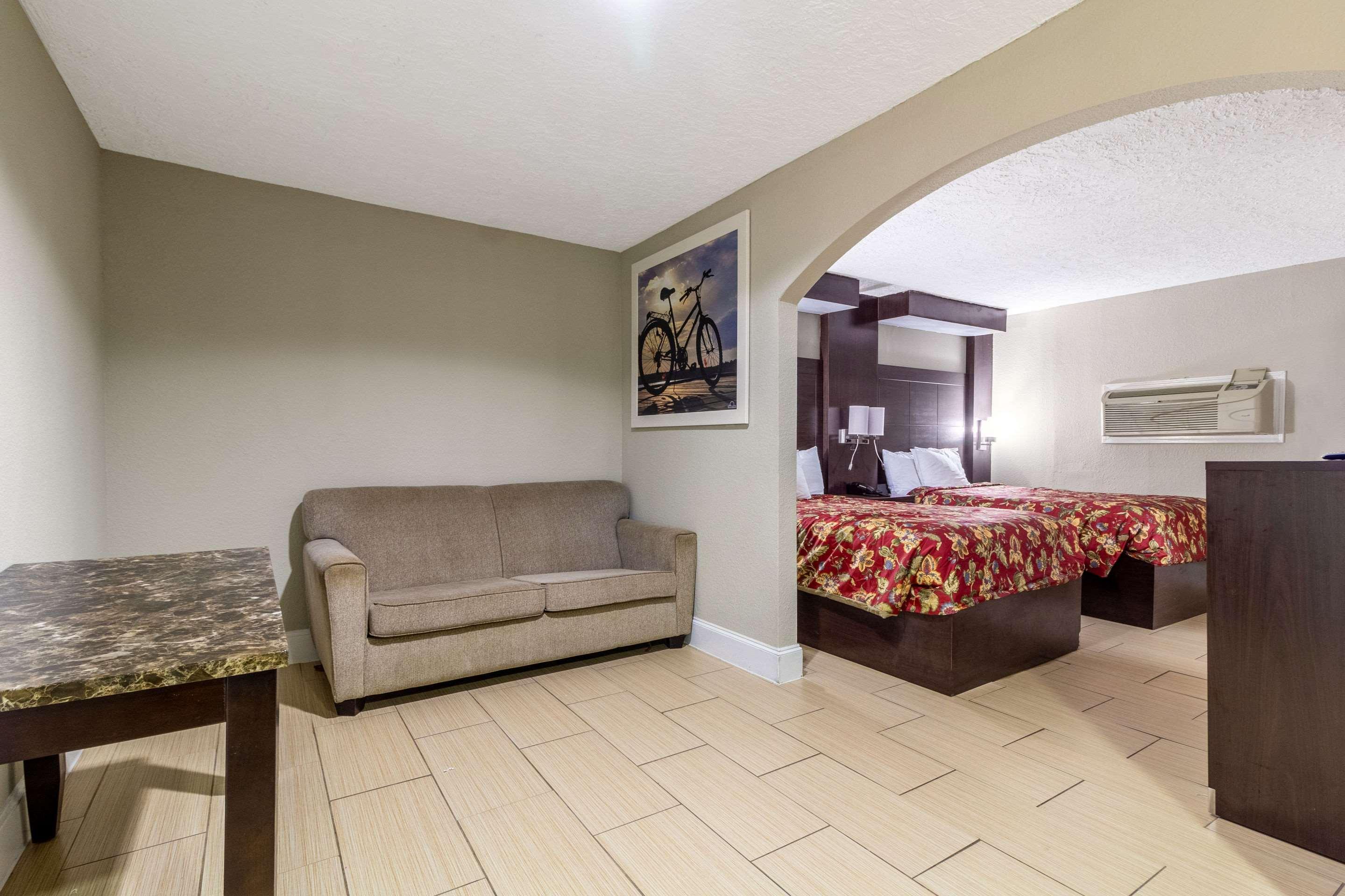 Rodeway Inn & Suites Houston Near Medical Center Екстериор снимка