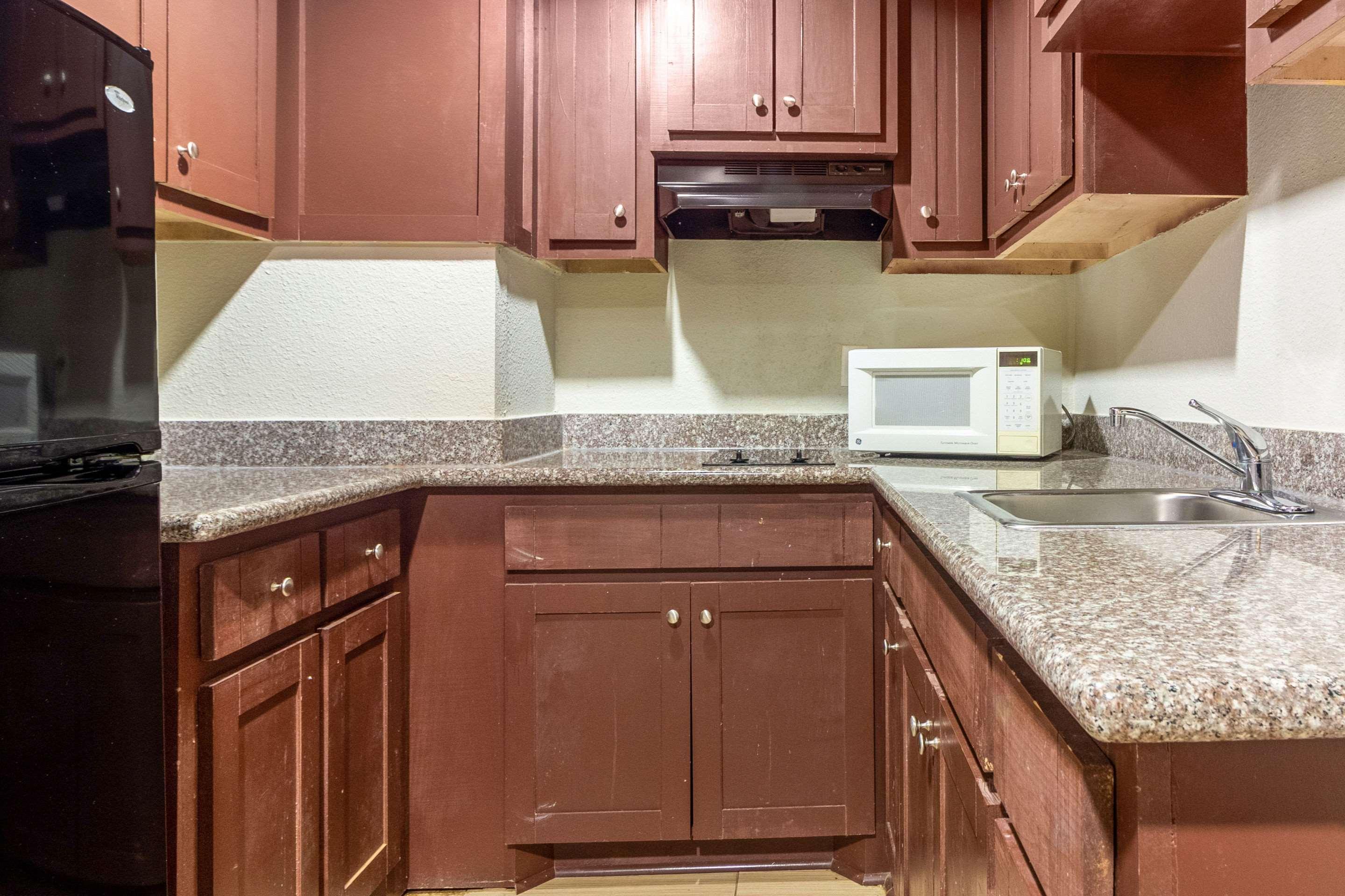 Rodeway Inn & Suites Houston Near Medical Center Екстериор снимка