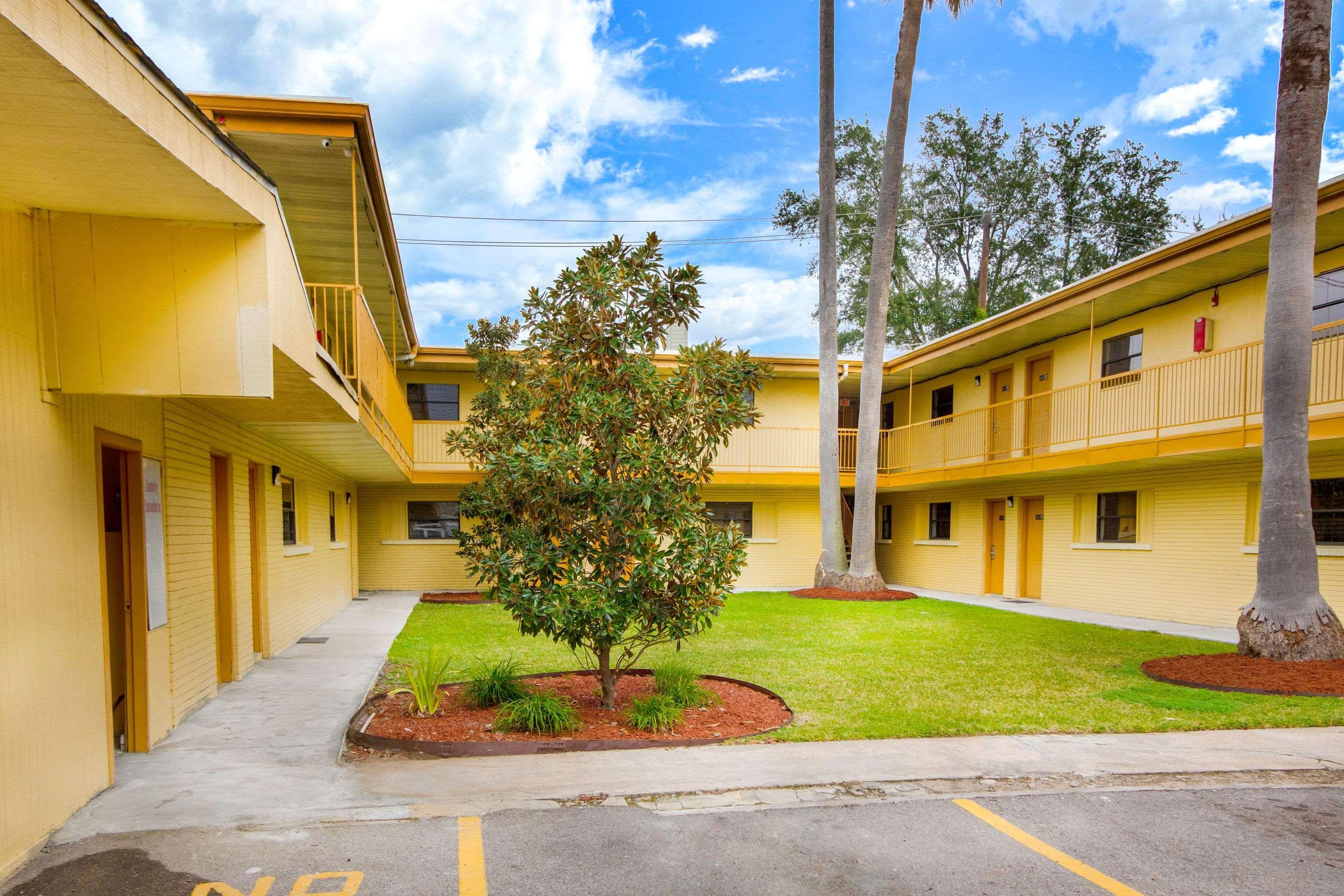 Rodeway Inn & Suites Houston Near Medical Center Екстериор снимка