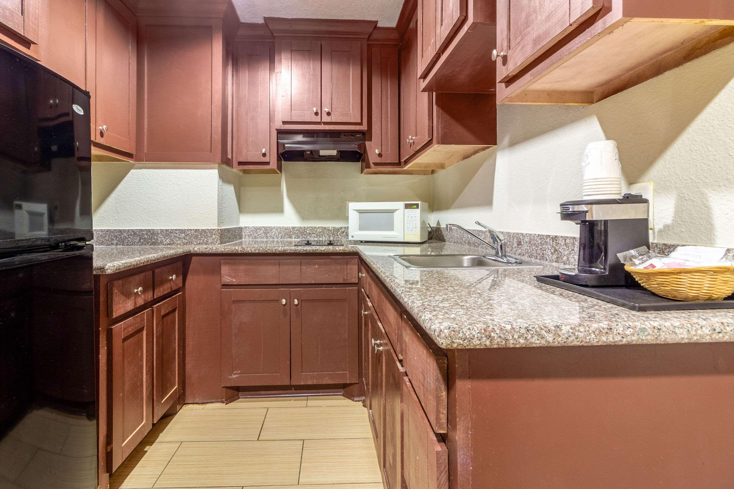 Rodeway Inn & Suites Houston Near Medical Center Екстериор снимка
