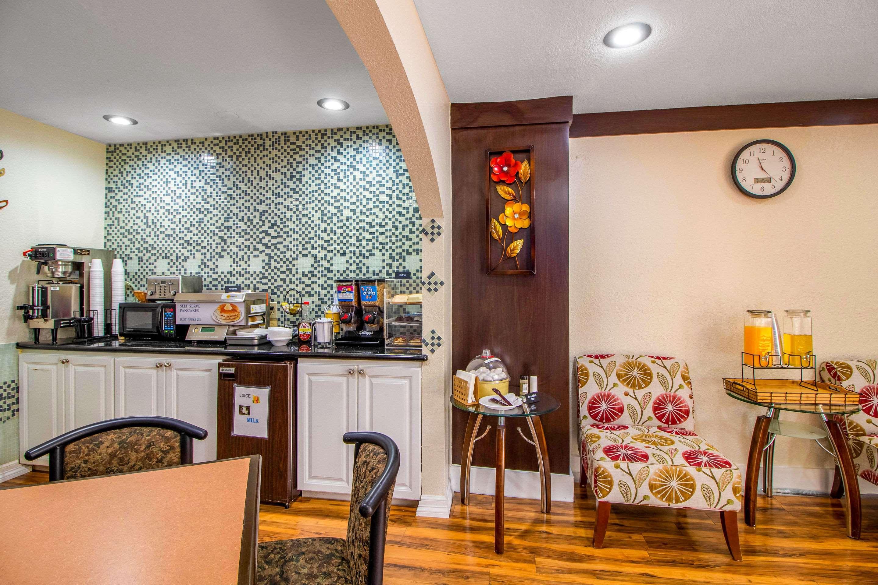 Rodeway Inn & Suites Houston Near Medical Center Екстериор снимка