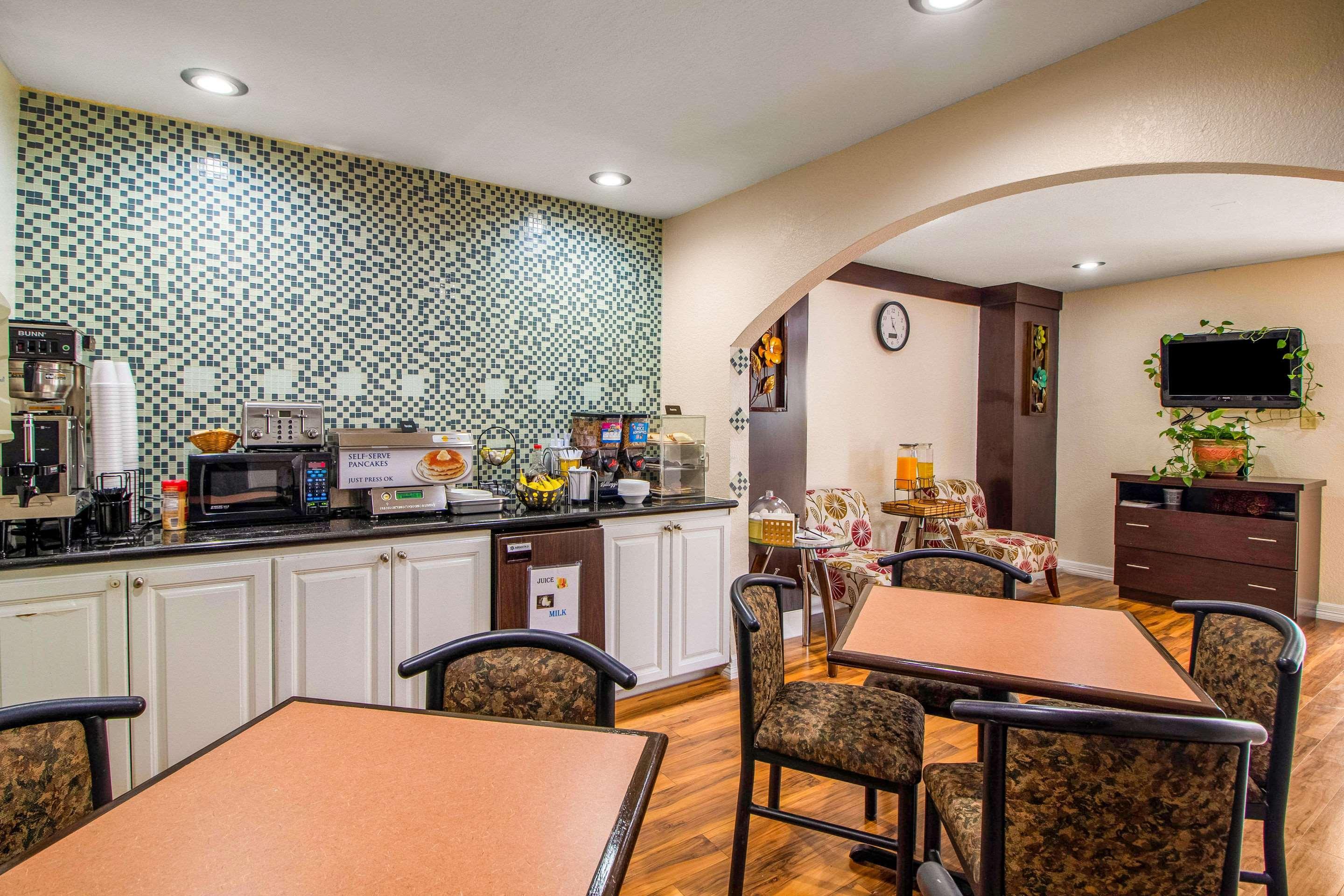 Rodeway Inn & Suites Houston Near Medical Center Екстериор снимка