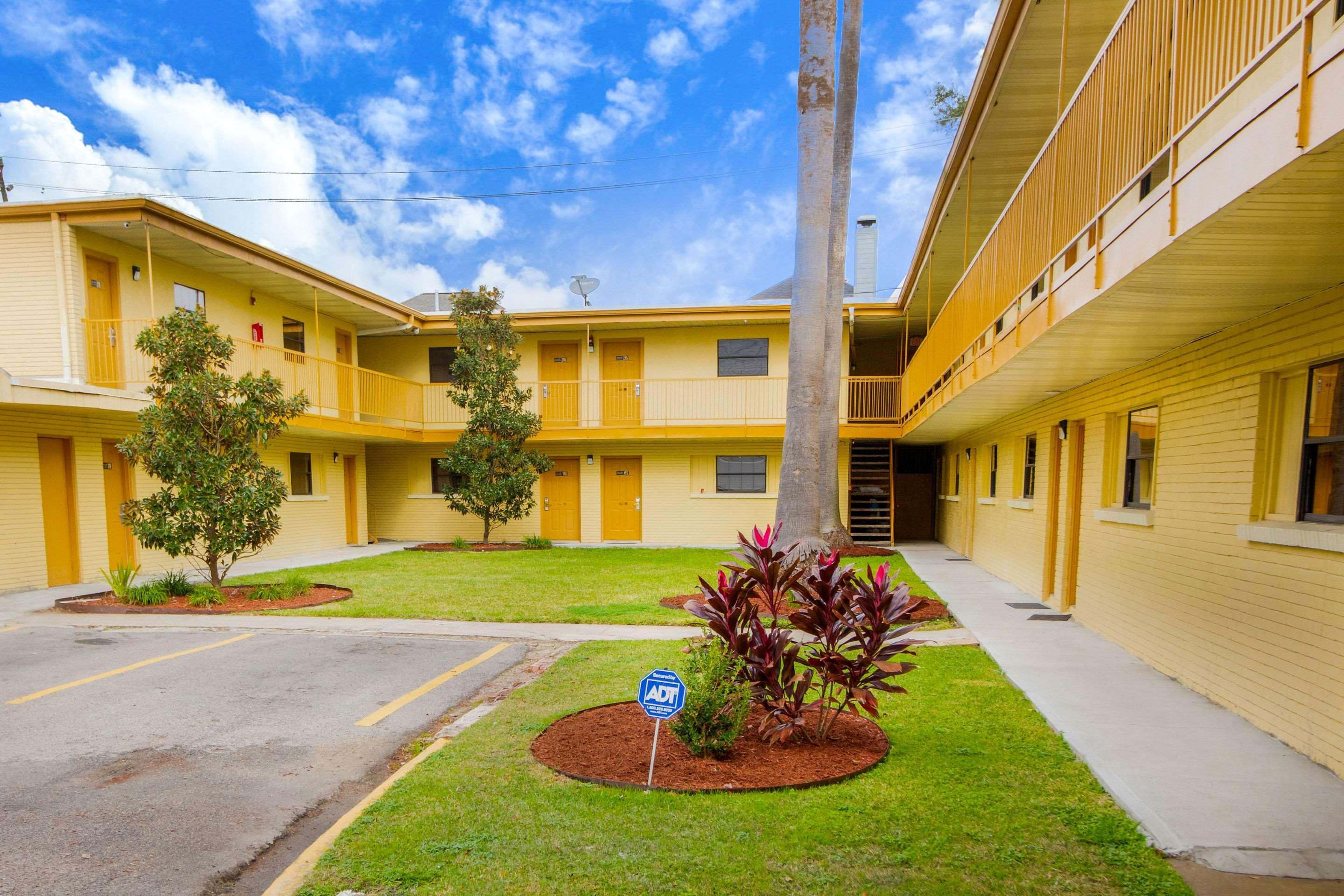 Rodeway Inn & Suites Houston Near Medical Center Екстериор снимка