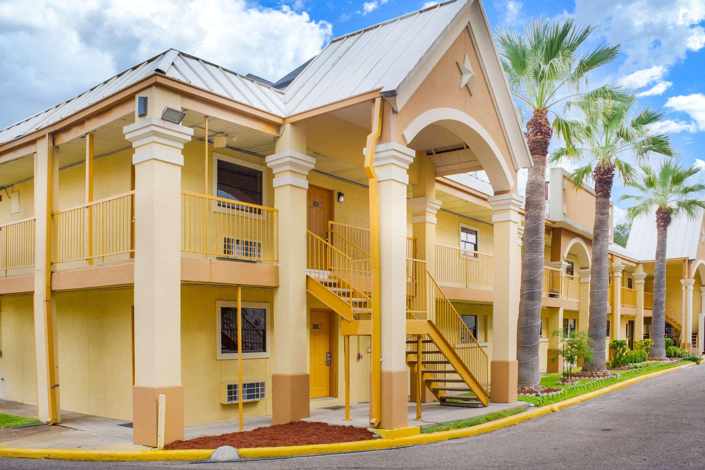 Rodeway Inn & Suites Houston Near Medical Center Екстериор снимка