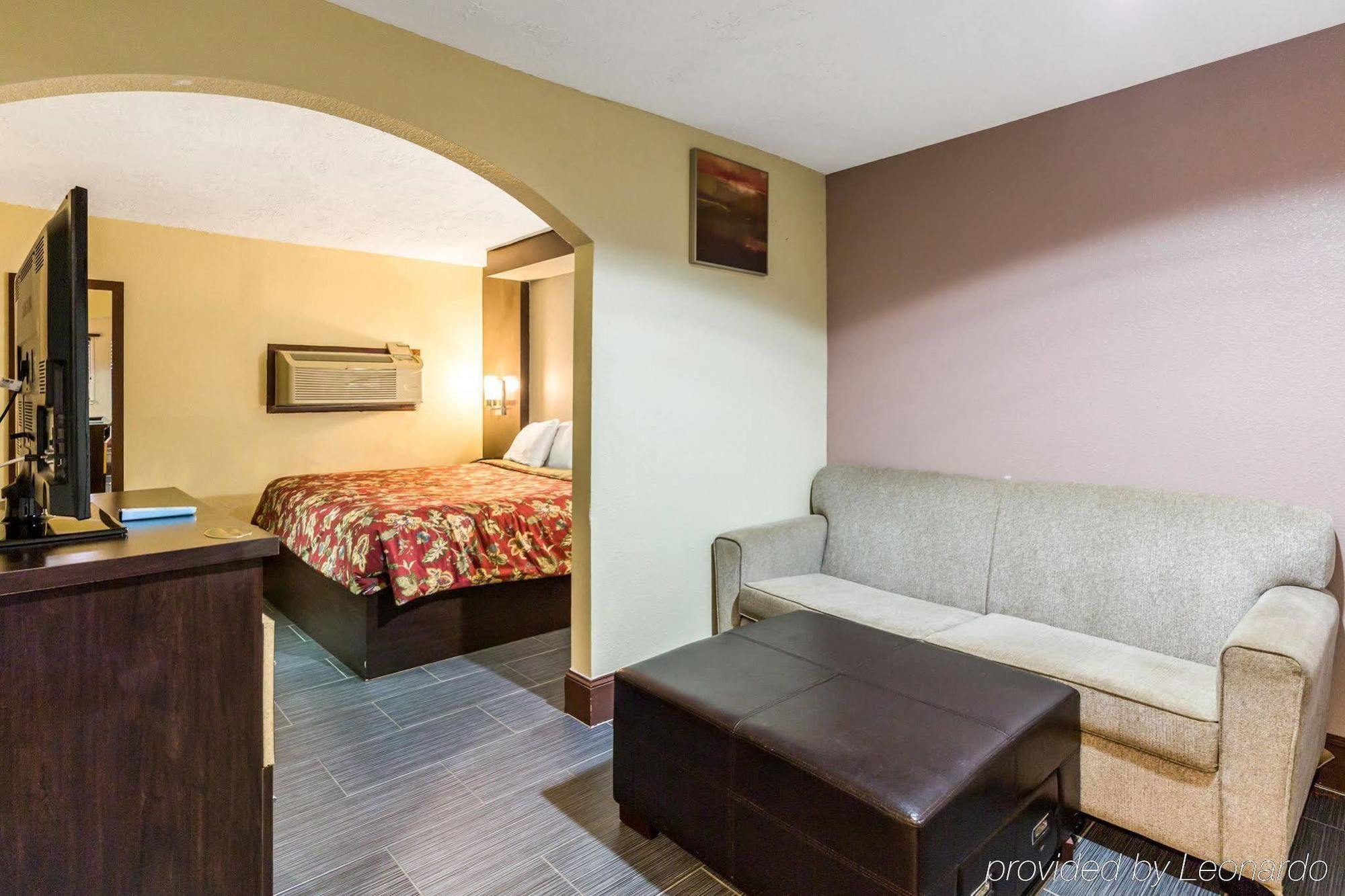 Rodeway Inn & Suites Houston Near Medical Center Екстериор снимка