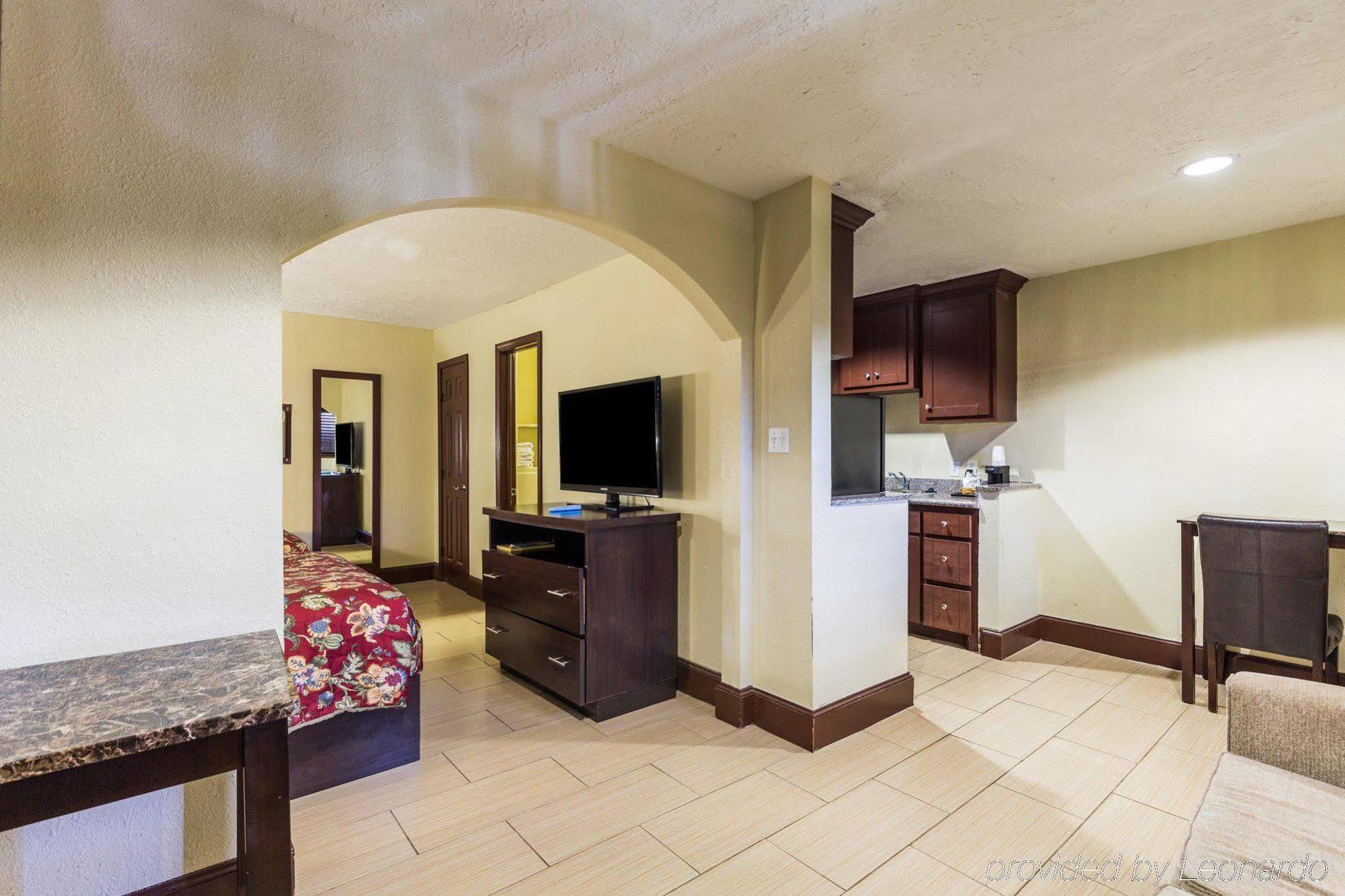 Rodeway Inn & Suites Houston Near Medical Center Екстериор снимка