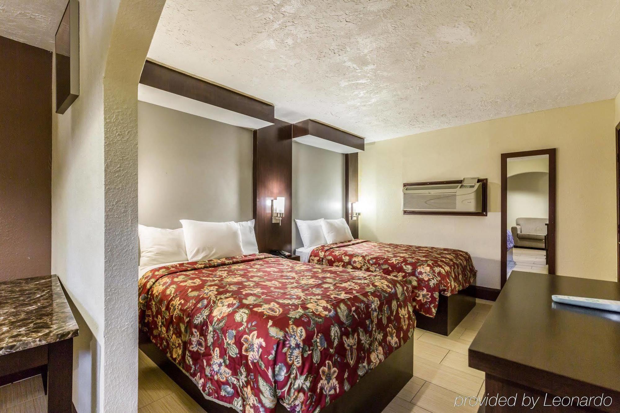 Rodeway Inn & Suites Houston Near Medical Center Екстериор снимка