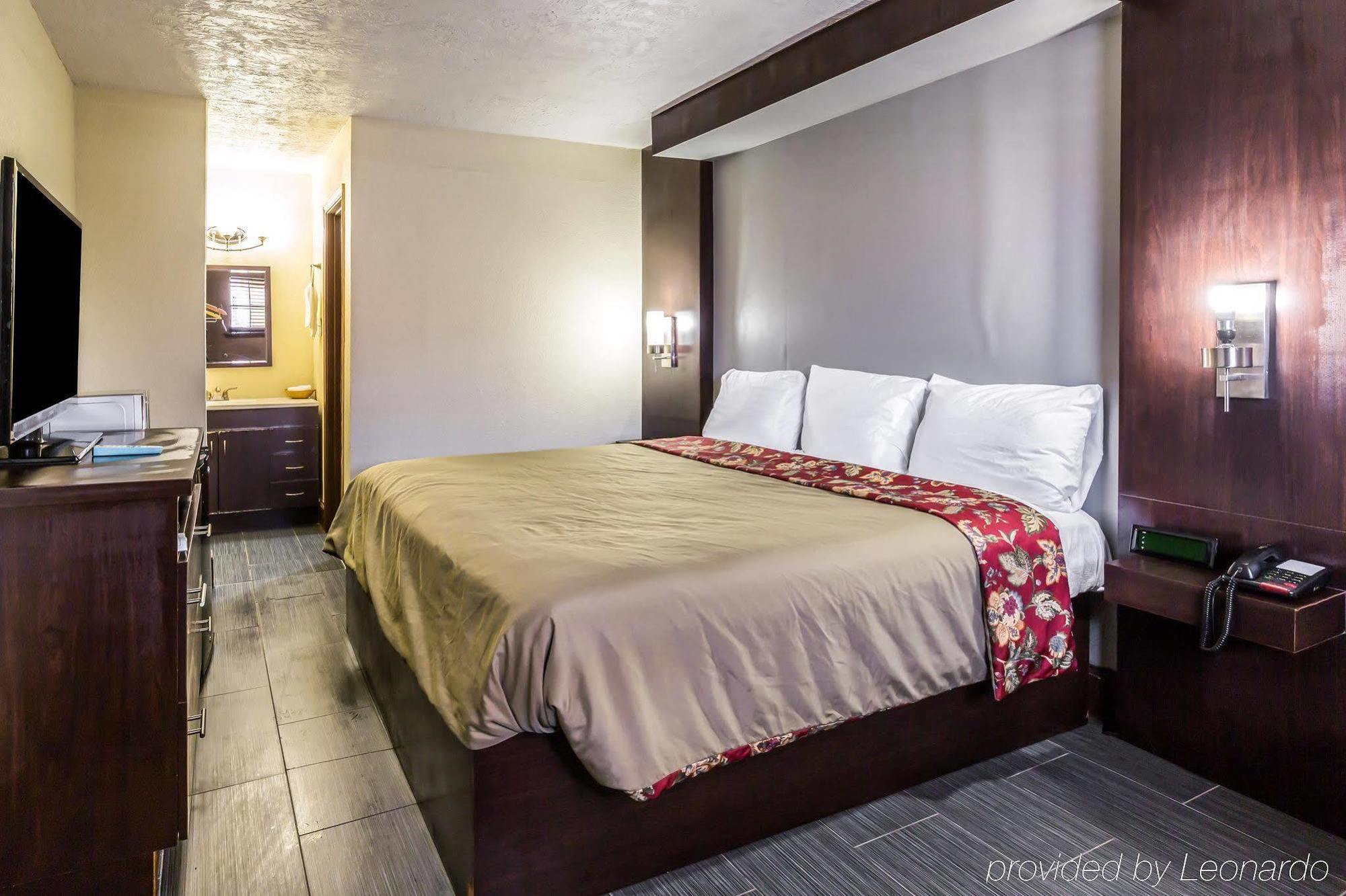Rodeway Inn & Suites Houston Near Medical Center Екстериор снимка