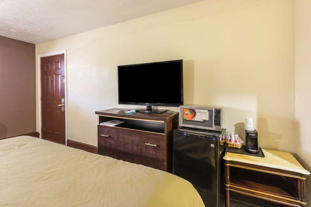 Rodeway Inn & Suites Houston Near Medical Center Стая снимка