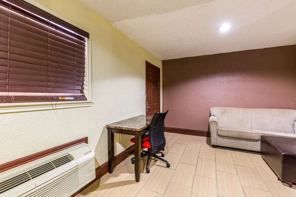 Rodeway Inn & Suites Houston Near Medical Center Стая снимка