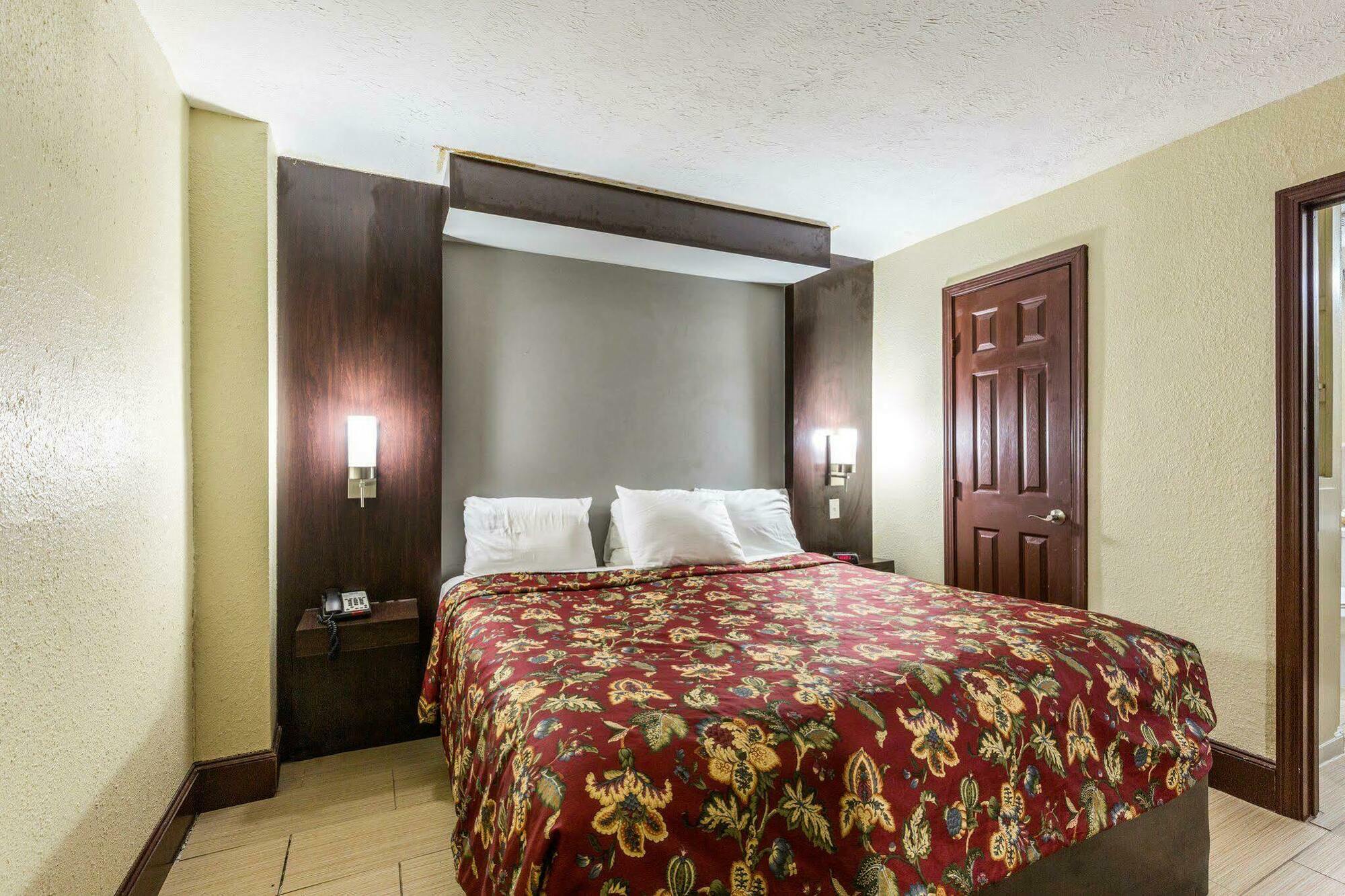 Rodeway Inn & Suites Houston Near Medical Center Екстериор снимка