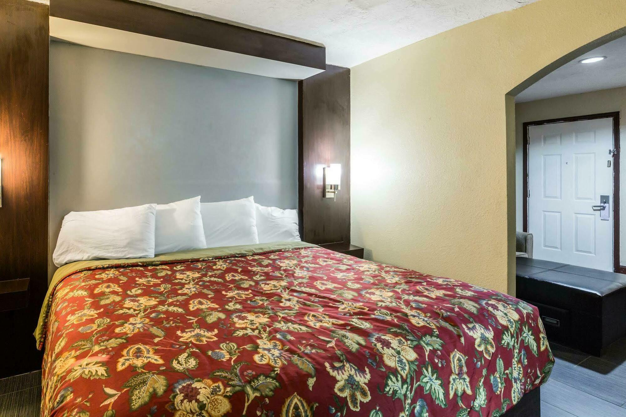 Rodeway Inn & Suites Houston Near Medical Center Екстериор снимка