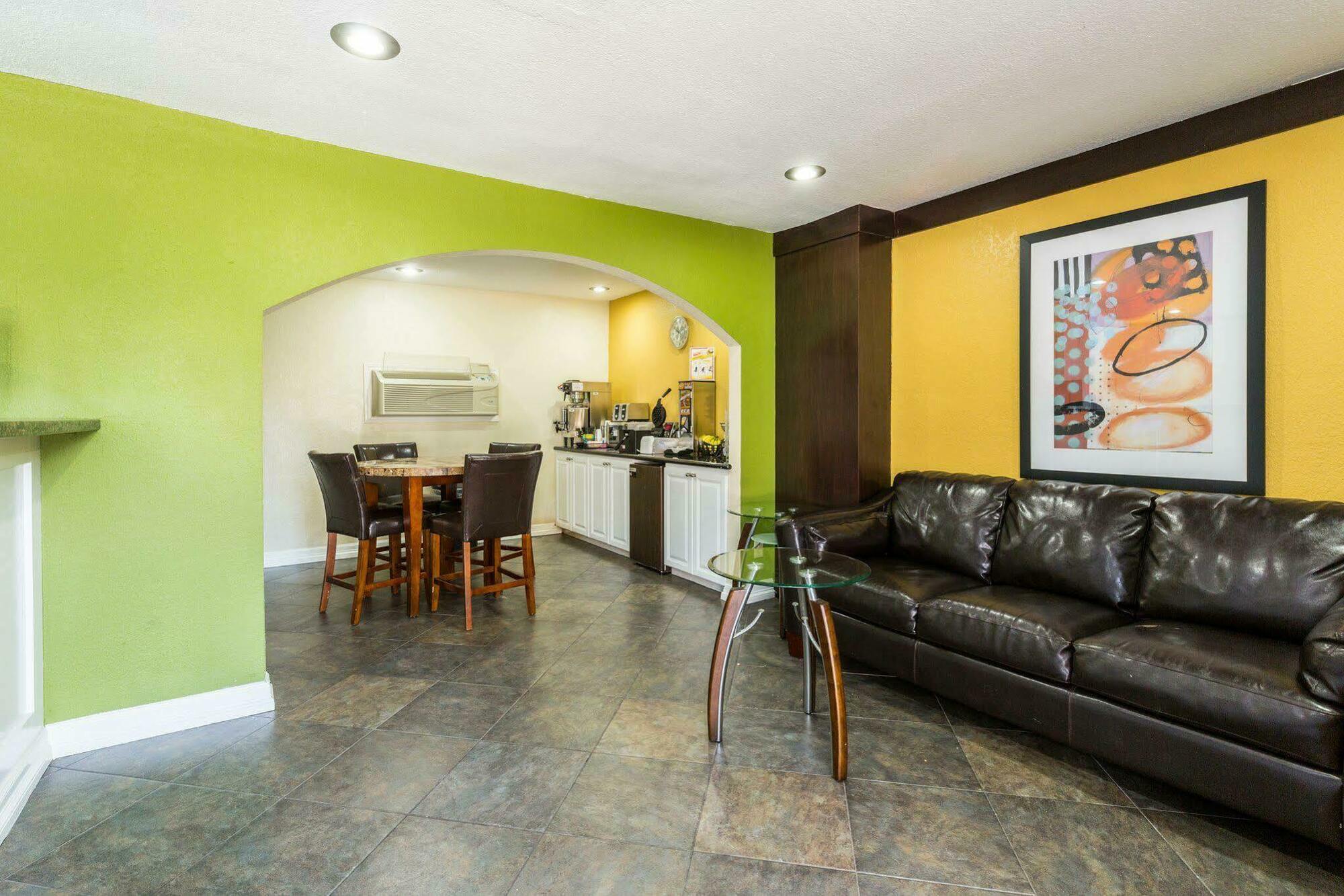 Rodeway Inn & Suites Houston Near Medical Center Екстериор снимка