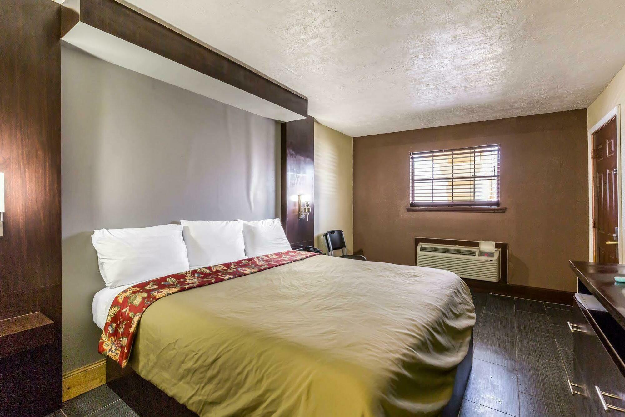 Rodeway Inn & Suites Houston Near Medical Center Екстериор снимка