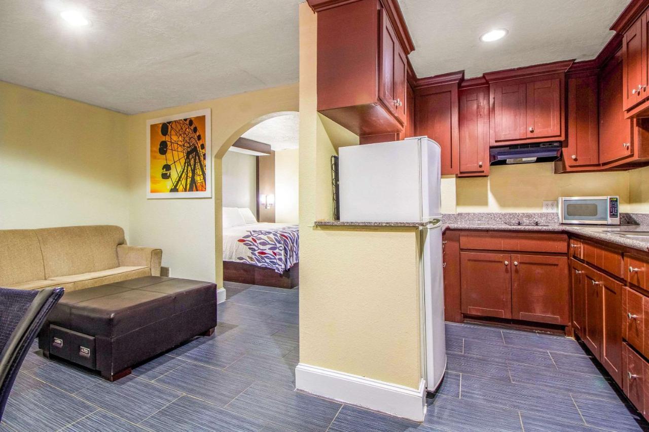 Rodeway Inn & Suites Houston Near Medical Center Екстериор снимка